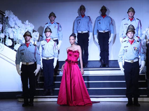 A Model and the Paris Firefighters who are present as Franck Sorbier donates a dress for a childrens auction at the Franck Sorbier, Haute Couture Spring Summer 2026 Collection runway show as part of Paris Fashion Week PFW at the Pavillon Wagram, in Paris, France, January 28, 2026 Bertrand Rindoff Bestimage Runway Franck Sorbier Haute Couture Spring Summer 2026 show as part of Paris Fashion Week on January 28, 2026 in Paris, France Paris France  Copyright: xBERTRANDxRINDOFFxPETROFFx xBESTIMAGExBERTRANDxRINDOFFxPETROFFx xBESTIMAGEx