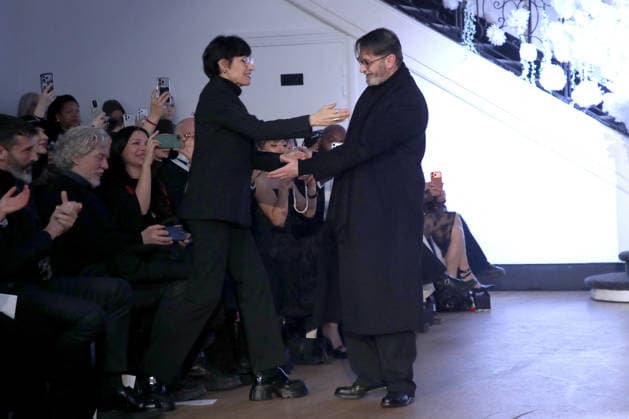 La Marraine de la Collection, Marie Claude Pietragalla et Franck Sorbier au défilé Franck Sorbier, Collection Haute Couture Printemps Eté 2026 lors de la Fashion Week de Paris PFW au Pavillon Wagram, à Paris, France, le 28 janvier 2026 Bertrand Rindoff Bestimage Runway Franck Sorbier Haute Couture Spring Summer 2026 show as part of Paris Fashion Week on January 28, 2026 in Paris, France Paris France  Copyright: xBERTRANDxRINDOFFxPETROFFx xBESTIMAGExBERTRANDxRINDOFFxPETROFFx xBESTIMAGEx