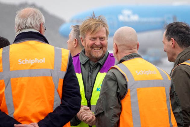 28-01-2026 Schiphol King Willem-Alexander visited a Royal Netherlands Air Force exercise at Schiphol Airport. During this training, the air force practiced how military aircraft movements can be conducted safely and responsibly from a civilian airport. Â  Copyright: xPPEx