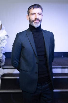 Julien Derouault, Parrain de la Collection au Front Row au défilé Franck Sorbier, Collection Haute Couture Printemps Eté 2026 lors de la Fashion Week de Paris PFW au Pavillon Wagram, à Paris, France, le 28 janvier 2026 Julien Sarkissian Bestimage Front Row Franck Sorbier Haute Couture Spring Summer 2026 show as part of Paris Fashion Week on January 28, 2026 in Paris, France Paris France  Copyright: xJulienxSarkissianx xBestimagexJulienxSarkissianx xBestimagex