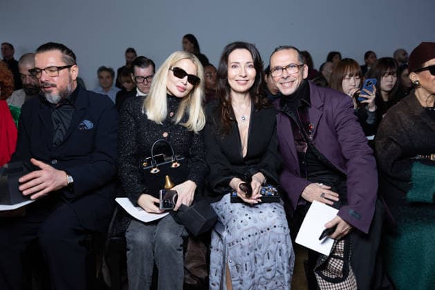 Nermine Ko, Dakota2312 Dakota et Sylvain Ruffier au Front Row au défilé Franck Sorbier, Collection Haute Couture Printemps Eté 2026 lors de la Fashion Week de Paris PFW au Pavillon Wagram, à Paris, France, le 28 janvier 2026 Julien Sarkissian Bestimage Front Row Franck Sorbier Haute Couture Spring Summer 2026 show as part of Paris Fashion Week on January 28, 2026 in Paris, France Paris France  Copyright: xJulienxSarkissianx xBestimagexJulienxSarkissianx xBestimagex