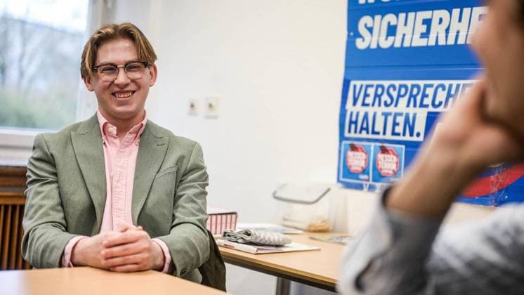 Leon Biallawons, AfD, in Bochum FOR EDITORIAL PURPOSES ONLY EDITORIAL USE ONLY p Leon Biallawons speaks on Wednesday, January 28, 2026 in Bochum Meeting with Leon Biallawons A young right-wing radical wants to gain influence in the AfD in Bochum How dangerous is he Copyright SvenjaxHanusch Copyright: SvenjaxHanusch doc84bxj9vapjmbapw222jb ,EDITORIAL USE ONLY Copyright: SvenjaxHanusch