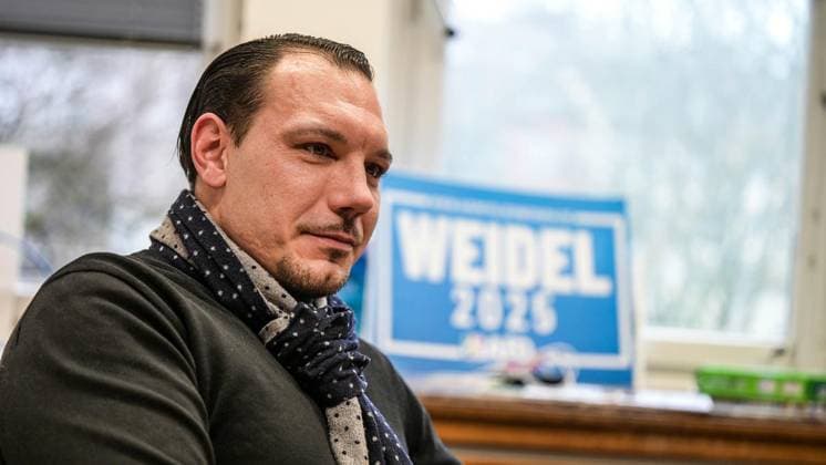 Leon Biallawons, AfD, in Bochum FOR EDITORIAL PURPOSES ONLY EDITORIAL USE ONLY p Cedric Sontowski speaks on Wednesday, January 28, 2026 in Bochum Meeting with Leon Biallawons A young right-wing radical wants to gain influence in the Bochum AfD How dangerous is he Copyright SvenjaxHanusch Copyright: SvenjaxHanusch doc84bxj9e0zarjljuq22ec ,EDITORIAL USE ONLY Copyright: SvenjaxHanusch