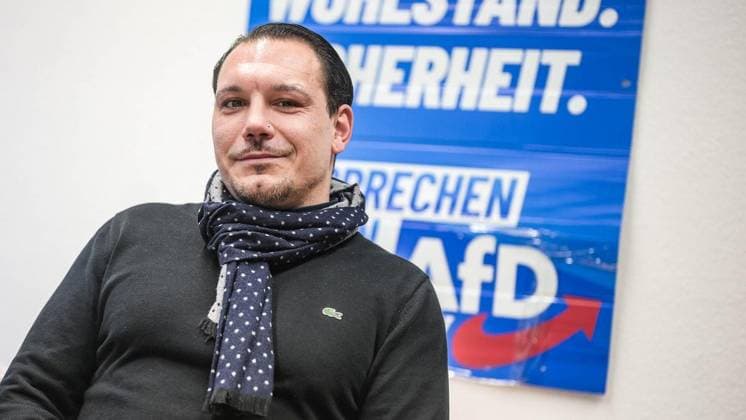 Leon Biallawons, AfD, in Bochum FOR EDITORIAL PURPOSES ONLY EDITORIAL USE ONLY p Cedric Sontowski speaks on Wednesday, January 28, 2026 in Bochum Meeting with Leon Biallawons A young right-wing radical wants to gain influence in the Bochum AfD How dangerous is he Copyright SvenjaxHanusch Copyright: SvenjaxHanusch doc84bxjbwk7wmcz40qpmy ,EDITORIAL USE ONLY Copyright: SvenjaxHanusch
