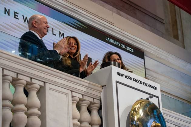 January 28, 2026, New York, New York, USA: First Lady MELANIA TRUMP claps as she rings the New York Stock Exchange bell. New York USA - ZUMAs365 20260128_znp_s365_001 Copyright: xJoeyxSussmanx