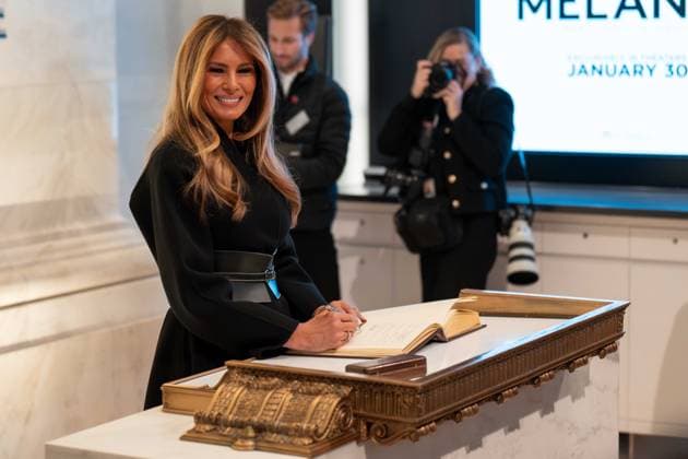January 28, 2026, New York, New York, USA: First Lady MELANIA TRUMP smiles as she signs her name into a book at the New York Stock Exchange. New York USA - ZUMAs365 20260128_znp_s365_006 Copyright: xJoeyxSussmanx