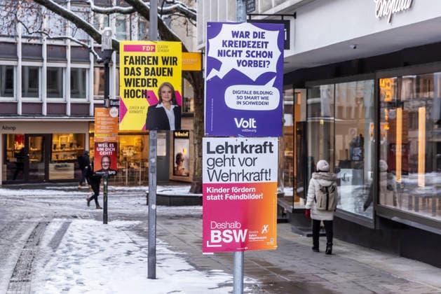 Landtagswahl 2026 in Baden-Württemberg. Wahlplakate in der Innenstadt von Stuttgart. BSW, Volt, FDP. 26.01.2026, Stuttgart, Baden-Württemberg, Deutschland *** State election 2026 in Baden Württemberg Election posters in the city center of Stuttgart BSW, Volt, FDP 26 01 2026, Stuttgart, Baden Württemberg, Germany