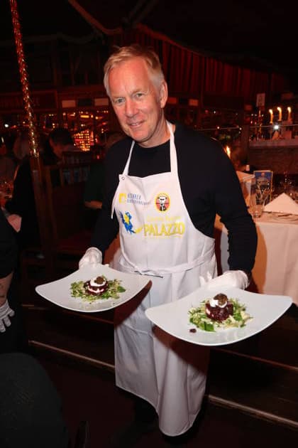 Hamburg Johannes B Kerner waits tables for a good cause, charity evening at Cornelia Poletto PALAZZO Stars swap the microphone for a tray and the stage for the Spiegelpalast Hamburg ring for a good cause, 28 1 2026, net proceeds from the evening go to the Lufthafen in the Altona childrens hospital AKK