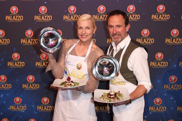 Hamburg Sanna Englund and Nicolas König, charity evening at the Cornelia Poletto PALAZZO Stars swap the microphone for a tray and the stage for the Spiegelpalast Hamburg ring for a good cause, 28 1 2026, net proceeds from the evening go to the Lufthafen in the Altona childrens hospital AKK
