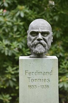 Büste von Ferdinand Tönnies, Husum, Nordfriesland, Schleswig-Holstein, Deutschland Bust of Ferdinand Tönnies, Husum, North Frisia, Schleswig-Holstein, Germany Copyright: imageBROKER ChristianxHütter iblcht16263918.jpg
