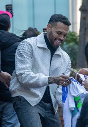 January 28, 2026, London, England, United Kingdom: R&B singer CHRIS BROWN leaves Southwark Crown Court, south London, where he is charged over an alleged assault in a London nightclub. The American musician, 36, is accused of causing grievous bodily harm to Abraham Diaw in February 2023 London United Kingdom - ZUMAs262 20260128_zip_s262_008 Copyright: xTayfunxSalcix