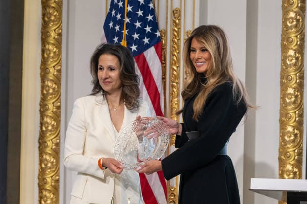 First Lady Melania Trump rings opening bell of New York Stock Exchange (NEW) First Lady Melania Trump rings opening bell of New York Stock Exchange. January 28, 2026, New York, New York, USA: (L-R) Lynn Martin and Melania Trump attend a First Lady Melania Trump Rings New York Stock Exchange Opening Bell To Celebrate Upcoming Film "Melania" event at New York Stock Exchange on January 28, 2026 in New York City. (Credit: M10s TheNews2) (Foto: M10s Thenews2 imago images) First Lady Melania Trump rings opening bell of New York Stock Exchange  Copyright: xRonxAdarx
