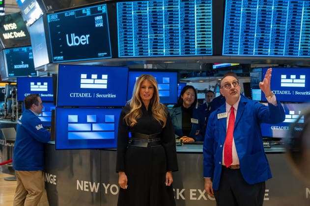 First Lady Melania Trump rings opening bell of New York Stock Exchange (NEW) First Lady Melania Trump rings opening bell of New York Stock Exchange. January 28, 2026, New York, New York, USA: (L-R) Melania Trump and Peter Giacchi attend a First Lady Melania Trump Rings New York Stock Exchange Opening Bell To Celebrate Upcoming Film "Melania" event at New York Stock Exchange on January 28, 2026 in New York City. (Credit: M10s TheNews2) (Foto: M10s Thenews2 imago images) First Lady Melania Trump rings opening bell of New York Stock Exchange  Copyright: xRonxAdarx