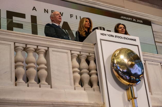 First Lady Melania Trump rings opening bell of New York Stock Exchange (NEW) First Lady Melania Trump rings opening bell of New York Stock Exchange. January 28, 2026, New York, New York, USA: (L-R) Jeffrey Sprecher, Melania Trump and Lynn Martin attend a First Lady Melania Trump Rings New York Stock Exchange Opening Bell To Celebrate Upcoming Film "Melania" event at New York Stock Exchange on January 28, 2026 in New York City. (Credit: M10s TheNews2) (Foto: M10s Thenews2 imago images) First Lady Melania Trump rings opening bell of New York Stock Exchange  Copyright: xRonxAdarx