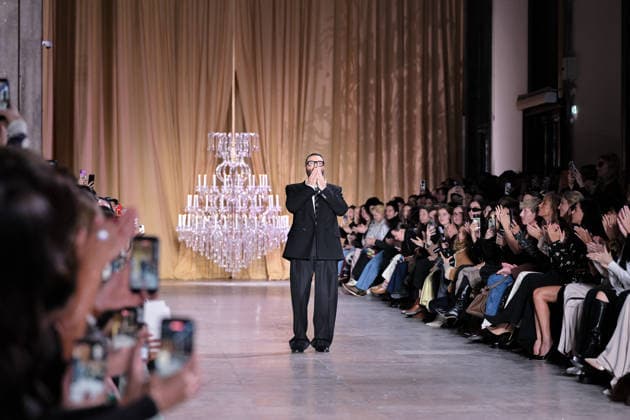 PFW - Zuhair Murad Runway The designer walks the runway during the Zuhair Murad Haute Couture Spring Summer show as part of Paris Fashion Week on January 28, 2026 in Paris, France. Photo by Jana Call me J ABACAPRESS.COM Paris Ile de France France  Copyright: xJanaxCallxmexJ ABACAx