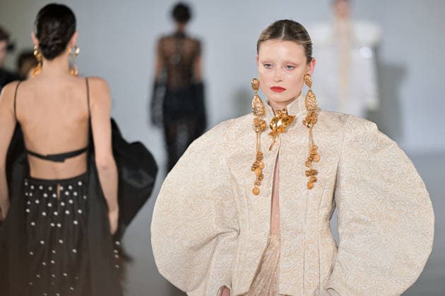 PFW - Juana Martin Runway Model walks the runway during the Juana Martin Haute Couture Spring Summer show as part of Paris Fashion Week on January 28, 2026 in Paris, France. Photo by Jana Call me J ABACAPRESS.COM Paris Ile de France France  Copyright: xJanaxCallxmexJ ABACAx