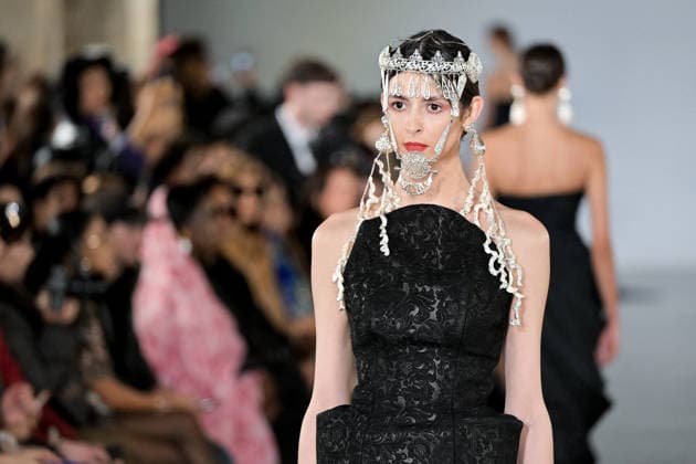 PFW - Juana Martin Runway Model walks the runway during the Juana Martin Haute Couture Spring Summer show as part of Paris Fashion Week on January 28, 2026 in Paris, France. Photo by Jana Call me J ABACAPRESS.COM Paris Ile de France France  Copyright: xJanaxCallxmexJ ABACAx