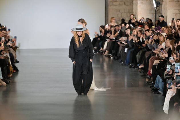 PFW - Juana Martin Runway Model walks the runway during the Juana Martin Haute Couture Spring Summer show as part of Paris Fashion Week on January 28, 2026 in Paris, France. Photo by Jana Call me J ABACAPRESS.COM Paris Ile de France France  Copyright: xJanaxCallxmexJ ABACAx