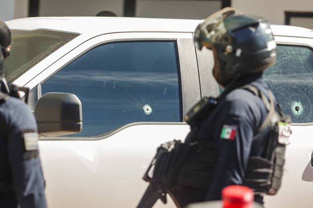 Former Sinaloa mayor Sergio Torres Felix shot in attack Former Sinaloa mayor Sergio Torres Felix shot in attack SINALOA, MEXICO - JANUARY 28: A general view shows police securing the area after former Sinaloa mayor and current local lawmaker Sergio Torres Felix and fellow Movimiento Ciudadano legislator Elizabeth Montoya are shot when an armed group opens fire on their Audi SUV while they travel with their security detail in Sinaloa, Mexico, on January 28, 2026. Jesus Verdugo Anadolu Mexico Mexico. Editorial use only. Please get in touch for any other usage.  Copyright: x2026xAnadoluxJesusxVerdugox Mexico Mexico. Editorial use only. Please get in touch for any other  Copyright: xIMAGO AnadoluxAgencyxIMAGO JesusxVerdugox