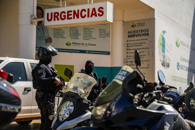 Former Sinaloa mayor Sergio Torres Felix shot in attack Former Sinaloa mayor Sergio Torres Felix shot in attack SINALOA, MEXICO - JANUARY 28: A general view shows police securing the area after former Sinaloa mayor and current local lawmaker Sergio Torres Felix and fellow Movimiento Ciudadano legislator Elizabeth Montoya are shot when an armed group opens fire on their Audi SUV while they travel with their security detail in Sinaloa, Mexico, on January 28, 2026. Jesus Verdugo Anadolu Mexico Mexico. Editorial use only. Please get in touch for any other usage.  Copyright: x2026xAnadoluxJesusxVerdugox Mexico Mexico. Editorial use only. Please get in touch for any other  Copyright: xIMAGO AnadoluxAgencyxIMAGO JesusxVerdugox