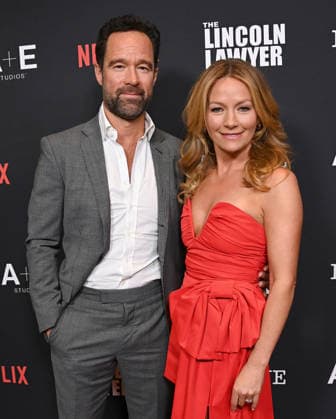 ˜The Lincoln Lawyer Season 4 Premiere Chris Diamantopoulos and Becki Newton arriving to ˜The Lincoln Lawyer season 4 premiere screening held on the PMC Rooftop Terrace on January 28, 2026 in Los Angeles, Ca. Los Angeles PMC Rooftop Terrace California USA Copyright: xTammiexArroyox xAFF-USA.comx