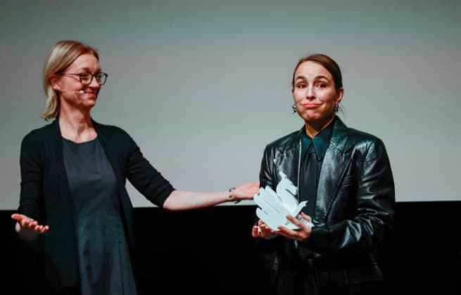 Actress Noomi Rapace receives the Nordic Honorary Dragon Award during the Gothenburg Film Festival from the festival s artistic director Pia Lundberg left in Gothenburg, Sweden, January 28, 2026 GOTHENBURG SWEDEN x9200x  Copyright: xAdamxIhse TTx NOOMI RAPACE GOTHENBURG FILM FESTIVAL xz-v6oKmMaw