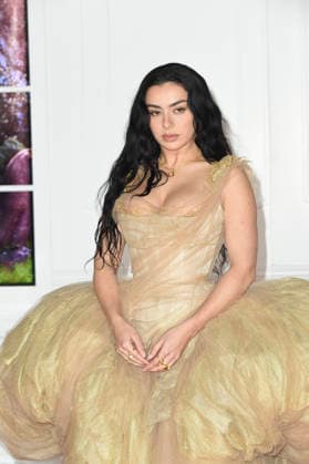 Wuthering Heights World Film Premiere, Los Angeles, California, USA - 28 Jan 2026 Charli XCX at the World premiere of Wuthering Heights held at TCL Chinese Theatre in Hollywood, USA on January 28, 2026., Credit:Lumeimages.com Avalon USA, California, Hollywood, Los Angeles, CA, USA  Copyright: xLumeimages.comx xAvalonx 1070219526