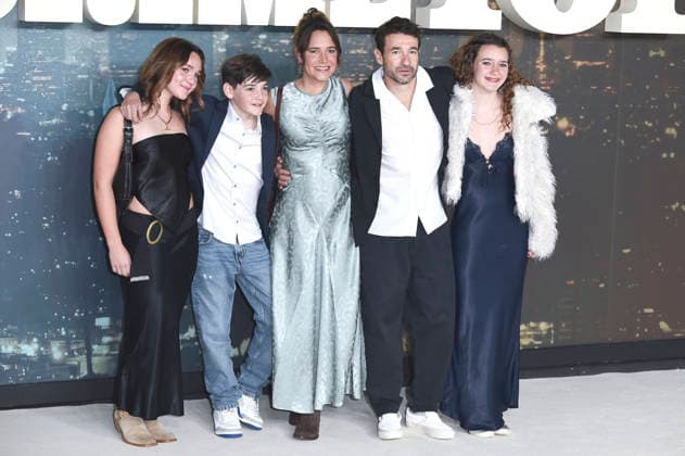 Bart Layton with family at the gala screening of the movie Crime 101 at Odeon Luxe Leicester Square London, 28 01 2026 Foto:xS.xVasx xFuturexImagex crime_6212