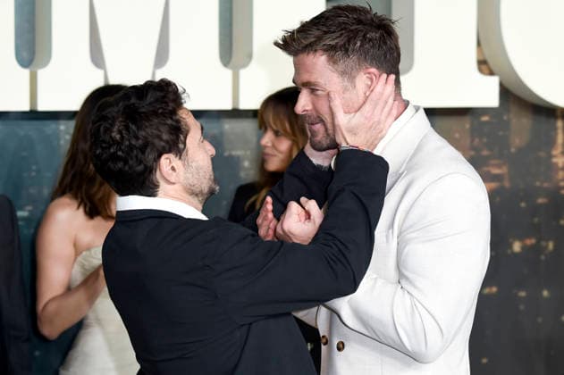 Bart Leyton and Chris Hemsworth at the gala screening of the movie Crime 101 at the Odeon Luxe Leicester Square London, 28 01 2026 Foto:xS.xVasx xFuturexImagex crime_6225