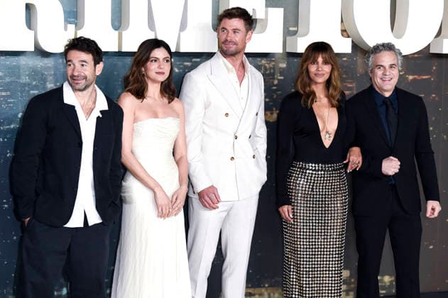 Bart Leyton, Monica Barbaro, Chris Hemsworth, Halle Berry and Mark Ruffalo at the Gala Screening of the movie Crime 101 at Odeon Luxe Leicester Square London, 28 01 2026 Foto:xS.xVasx xFuturexImagex crime_6229