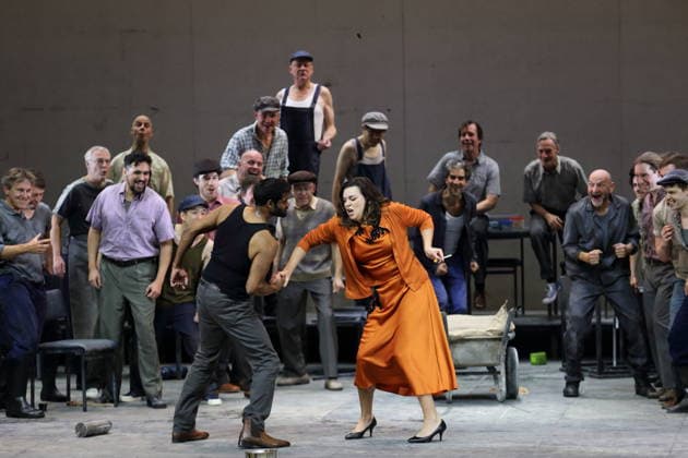 Sean Panikkar as Sergei and Ambur Braid as Katerina Lvovna Ismailova and ensemble during the photo rehearsal for Lady Macbeth of Mtsensk at the Komische Oper im Schillertheater in Berlin, January 28, 2026 Opera in four acts by Dmitri Shostakovich Musical direction James Gaffigan Production Ba