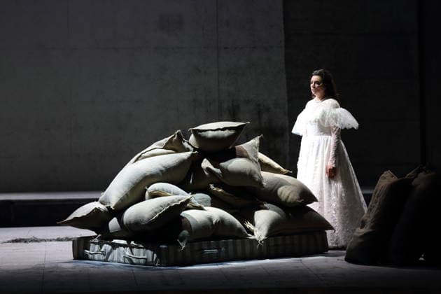 Ambur Braid as Katerina Lvovna Ismailova during the photo rehearsal for Lady Macbeth of Mtsensk at the Komische Oper im Schillertheater in Berlin, January 28, 2026 Opera in four acts by Dmitri Shostakovich Musical direction James Gaffigan Production Barrie Kosky Stage Rufus Didwiszus Costumes Victoria Behr Premiere is on January 31, 2026