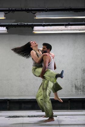 Susan Zarrabi as Sonjetka and Sean Panikkar as Sergei during the photo rehearsal for Lady Macbeth of Mtsensk at the Komische Oper im Schillertheater in Berlin, January 28, 2026 Opera in four acts by Dmitri Shostakovich Musical direction James Gaffigan Production Barrie Kosky Stage Rufus Didwiszus Costumes Victoria Behr Pr