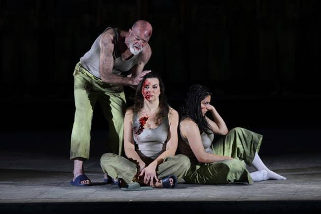 Stephen Bronk as Old Forced Laborer , Ambur Braid as Katerina Lvovna Ismailova and Susan Zarrabi as Sonjetka , f l , during the photo rehearsal for Lady Macbeth of Mtsensk at the Komische Oper im Schillertheater in Berlin, January 28, 2026 Opera in four act