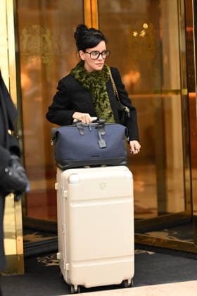 Lily Allen leaves the Bristol Hotel in Paris on 29 January 2026 Pierre Perusseau Bestimage Lily Allen leaves the Bristol Hotel in Paris on 29 January 2026 Paris France  Copyright: xPierrexPerusseaux xBestimagexPierrexPerusseaux xBestimagex