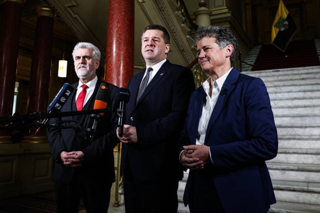 v.l. Wissenschaftsminister Armin Willingmann (SPD,Sachsen Anhalt), Sven Schulze (CDU,Sachsen Anhalt), Infrastrukturministerin Dr. Lydia Hueskens Hüskens (FDP,Sachsen Anhalt) in der Staatskanzlei nach der Wahl des neuen Ministerpräsident - Wahl eines neuen Ministerpräsidenten im Landtag von Sachsen Anhalt. *** from left Science Minister Armin Willingmann SPD,Saxony-Anhalt , Sven Schulze CDU,Saxony-Anhalt , Infrastructure Minister Dr. Lydia Hueskens Hüskens FDP,Saxony-Anhalt in the State Chancellery after the election of the new Minister President Election of a new Minister President in the State Parliament of Saxony-Anhalt