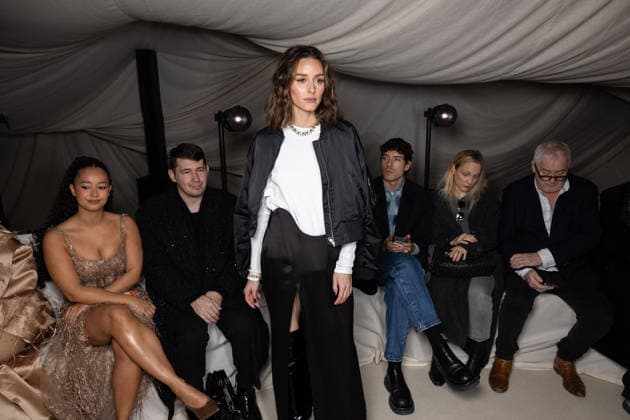 Olivia Palermo at the Front Row of the Ashi Studio Haute Couture Collection Spring Summer 2026 during Paris Fashion Week PFW , Palais Brongniart, Paris, France, January 29, 2026 Jeremy Melloul Bestimage Front Row Ashi Studio Haute Couture Spring summer 2026 during Paris Fashion Week on January 29, 2026 Paris France  Copyright: xJeremyxMelloulx xBestimagexJeremyxMelloulx xBestimagex