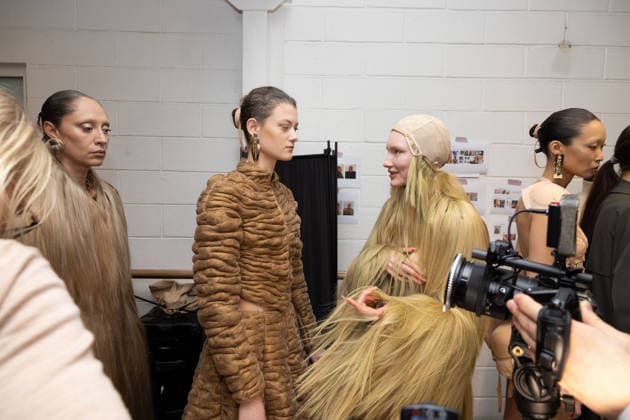 Backstage du défilé Charlie Le Mindu, Collection Haute Couture Printemps Eté 2026 lors de la Fashion Week de Paris PFW , le 29 janvier 2026 Jeremy Melloul Bestimage Backstage at Charlie Le Mindu Haute Couture Spring summer 2026 during Paris Fashion Week on 29th January 2026 Paris France  Copyright: xJeremyxMelloulx xBestimagexJeremyxMelloulx xBestimagex