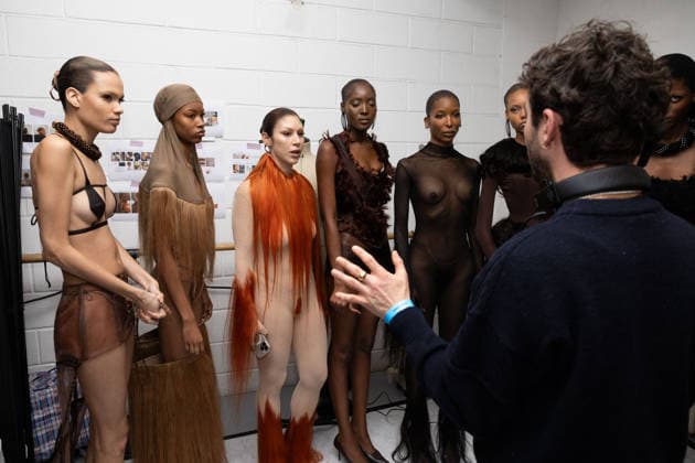 Queenie Sateen Backstage du défilé Charlie Le Mindu, Collection Haute Couture Printemps Eté 2026 lors de la Fashion Week de Paris PFW , le 29 janvier 2026 Jeremy Melloul Bestimage Backstage at Charlie Le Mindu Haute Couture Spring summer 2026 during Paris Fashion Week on 29th January 2026 Paris France  Copyright: xJeremyxMelloulx xBestimagexJeremyxMelloulx xBestimagex