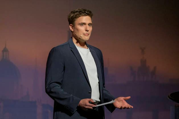 GER, Berlin, Constantin Schreiber Late Night, on stage, at the Urania, pictured from left Constantin Schreiber, January 29, 2026, Copyright: HMBxMedia UwexKoch