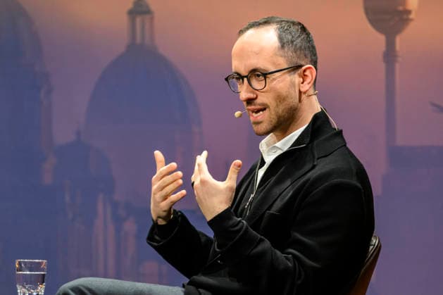 GER, Berlin, Constantin Schreiber Late Night, on stage, at the Urania, pictured from left Star pianist Igor Levit, January 29, 2026, Copyright: HMBxMedia UwexKoch