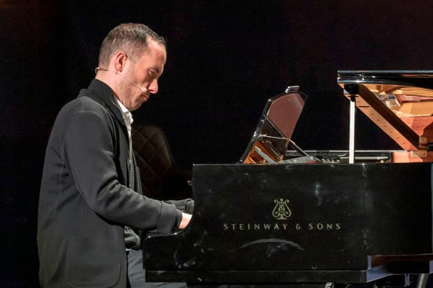 GER, Berlin, Constantin Schreiber Late Night, on stage, at the Urania, pictured from left January 29, 2026, Copyright: HMBxMedia UwexKoch