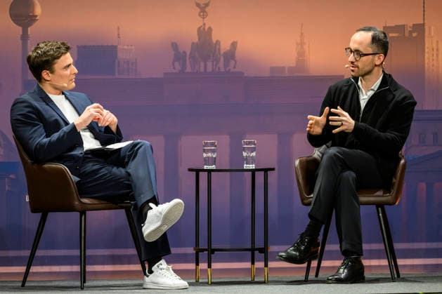 GER, Berlin, Constantin Schreiber Late Night, on stage, at the Urania, pictured from left Constantin Schreiber, Star pianist Igor Levit, January 29, 2026, Copyright: HMBxMedia UwexKoch
