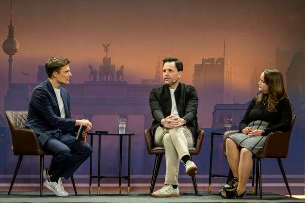 GER, Berlin, Constantin Schreiber Late Night, on stage, at the Urania, pictured from left Constantin Schreiber, Johannes Winkel CDU , Ricarda Lang Gruene , January 29, 2026, Copyright: HMBxMedia UwexKoch