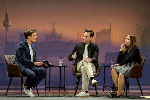 GER, Berlin, Constantin Schreiber Late Night, on stage, at the Urania, pictured from left Constantin Schreiber, Johannes Winkel CDU , Ricarda Lang Gruene , January 29, 2026, Copyright: HMBxMedia UwexKoch