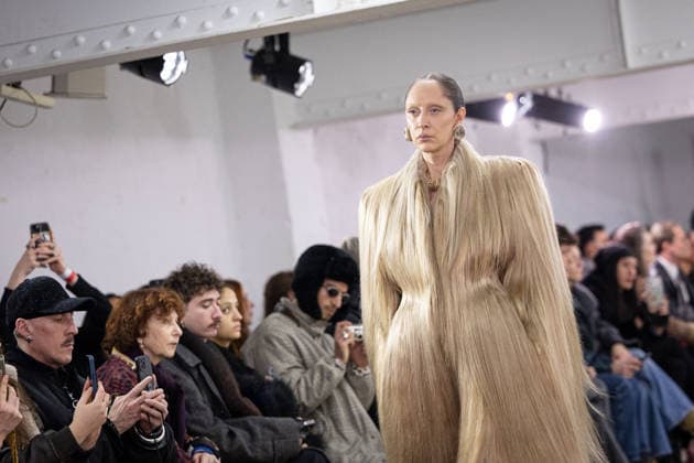 PFW - Charlie Le Mindu Runway A model presents a creation for Charlie Le Mindu ( Skins Couture SS26 ) for the Women s Haute Couture Spring Summer 2026 collection fashion show as part of the Paris Haute Couture Fashion Week, in Paris, on January 29, 2026. Photo by Alexis Jumeau ABACAPRESS.COM Paris France  Copyright: xJumeauxAlexis ABACAx