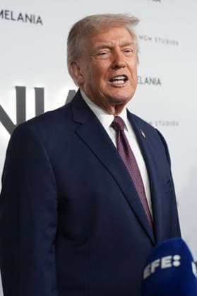 US President Donald Trump speaks with EFE during the premiere of his wife Melania Trump s film at the Kennedy Center in Washington, USA, 29 January 2026. Melania Trump launches her film at the Kennedy Center in Washington !ACHTUNG: NUR REDAKTIONELLE NUTZUNG!  Copyright: xOctavioxGuzmánx AME9664 20260130-55019223972_1
