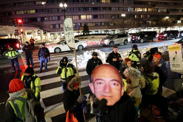 January 29, 2026, Washington Dc, Virginia, USA: Metropolitan police officers stop activists from marching to the John F. Kennedy Memorial Center For The Performing Arts, ahead of the screening of Ã’MelaniaO, the documentary about the US First Lady, Melania Trump, in Washington, DC, USA, on January 29, 2026. Ã’MelaniaO was directed by Brett Ratner, and Amazon paid 0 million to license the film, which follows the first lady in the twenty days before her return to the White House. Washington Dc USA - ZUMAs337 20260129_znp_s337_013 Copyright: xGentxShkullakux
