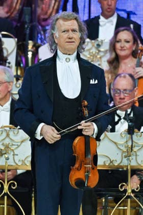 Andre Rieu performs with his Johann Strauss Orchestra - 29 Jan 2026 Andre Rieu performs with his Johann Strauss Orchestra during the concert at the Movistar Arena in Madrid, January 29, 2026, Spain Madrid Spain Copyright: xAtilanoxGarciax xSOPAxImagesx photos03563