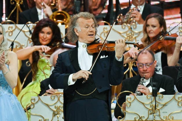 Andre Rieu performs with his Johann Strauss Orchestra - 29 Jan 2026 Andre Rieu performs with his Johann Strauss Orchestra during the concert at the Movistar Arena in Madrid, January 29, 2026, Spain Madrid Spain Copyright: xAtilanoxGarciax xSOPAxImagesx photos03575